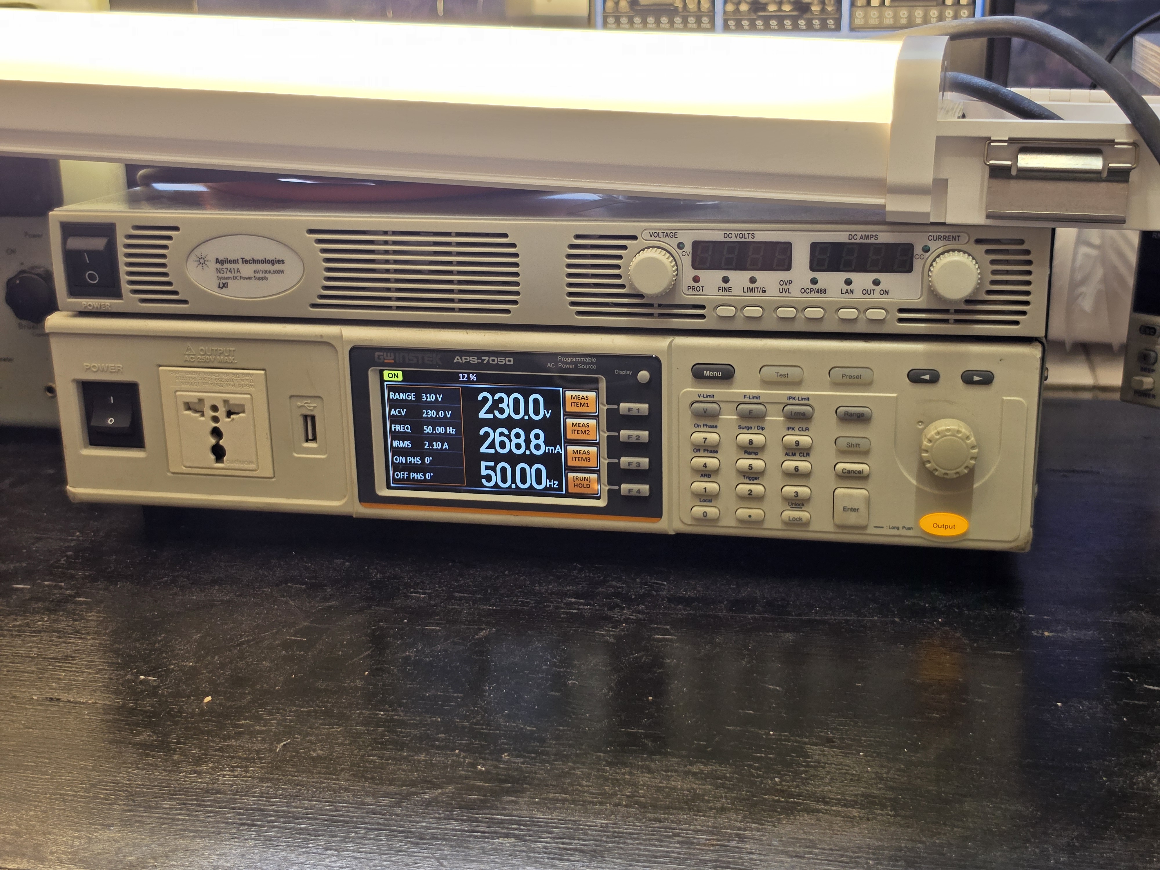 GW Instek APS-7050 -vaihtojännitelähde LED-valaisimien syöttöjännitteen tuottamiseen